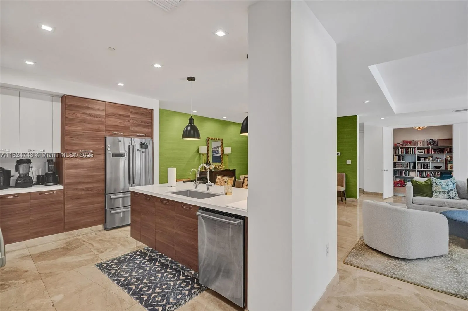 718 Valencia Ave, #204