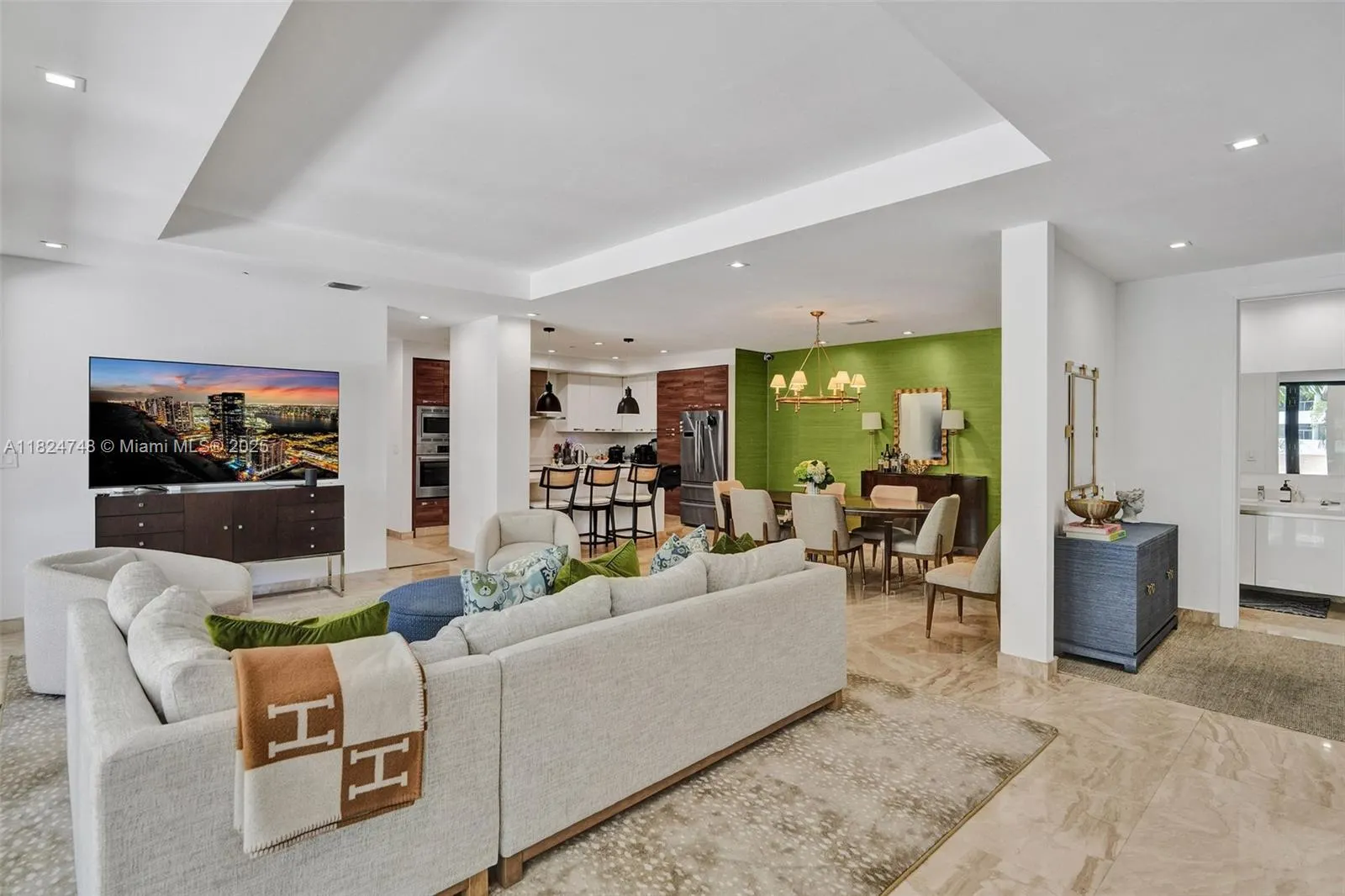 718 Valencia Ave, #204