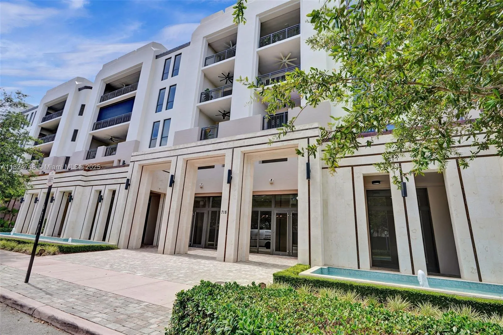 718 Valencia Ave, #204