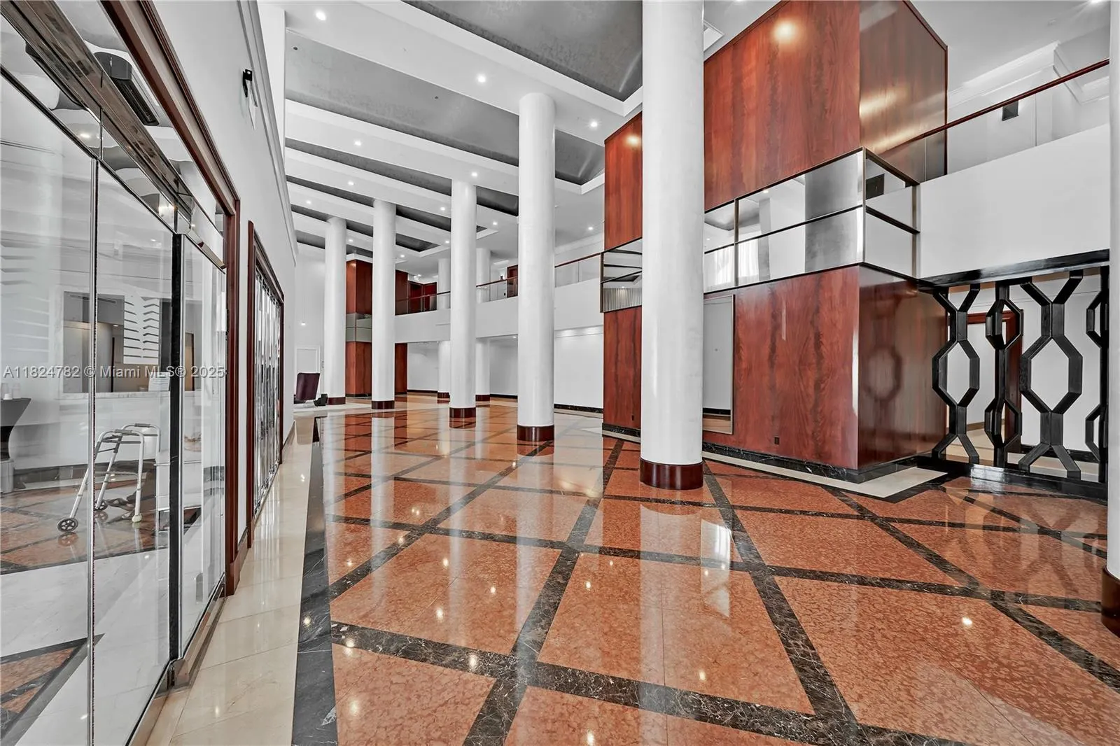 9601 Collins Ave, #809