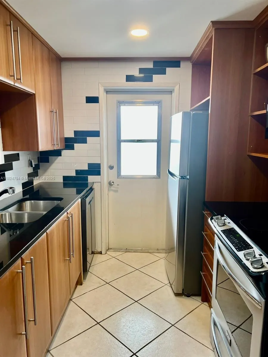 930 SE 9th Ave, #11