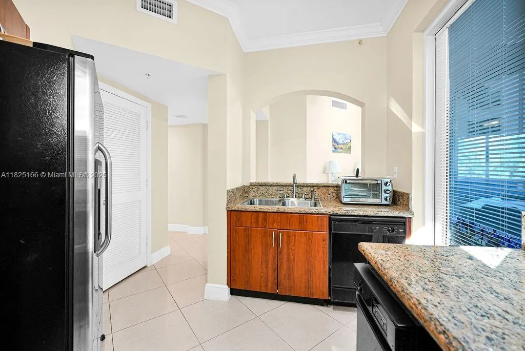 9201 Collins Ave, #225