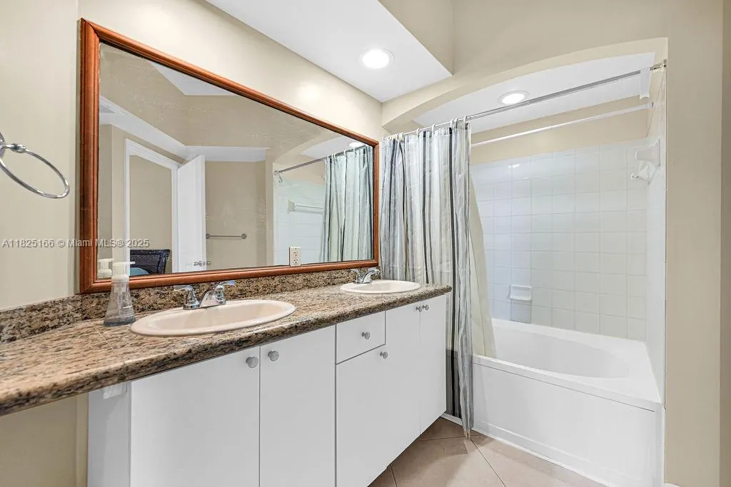 9201 Collins Ave, #225