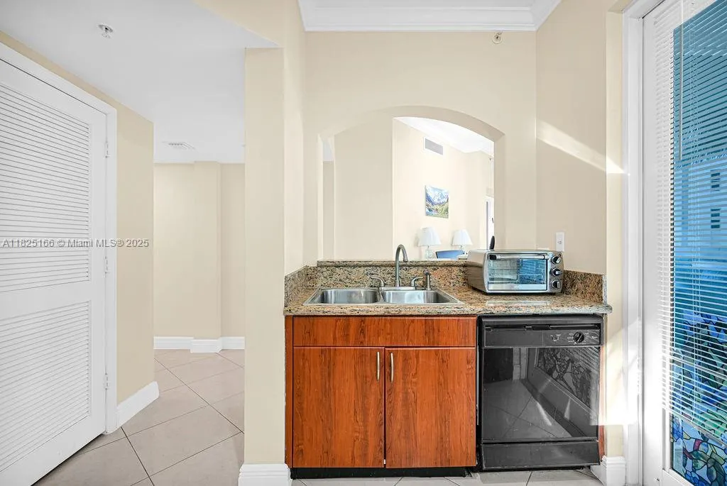 9201 Collins Ave, #225