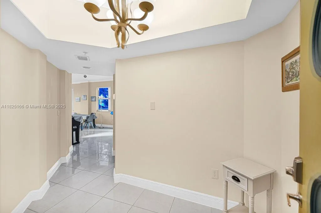 9201 Collins Ave, #225