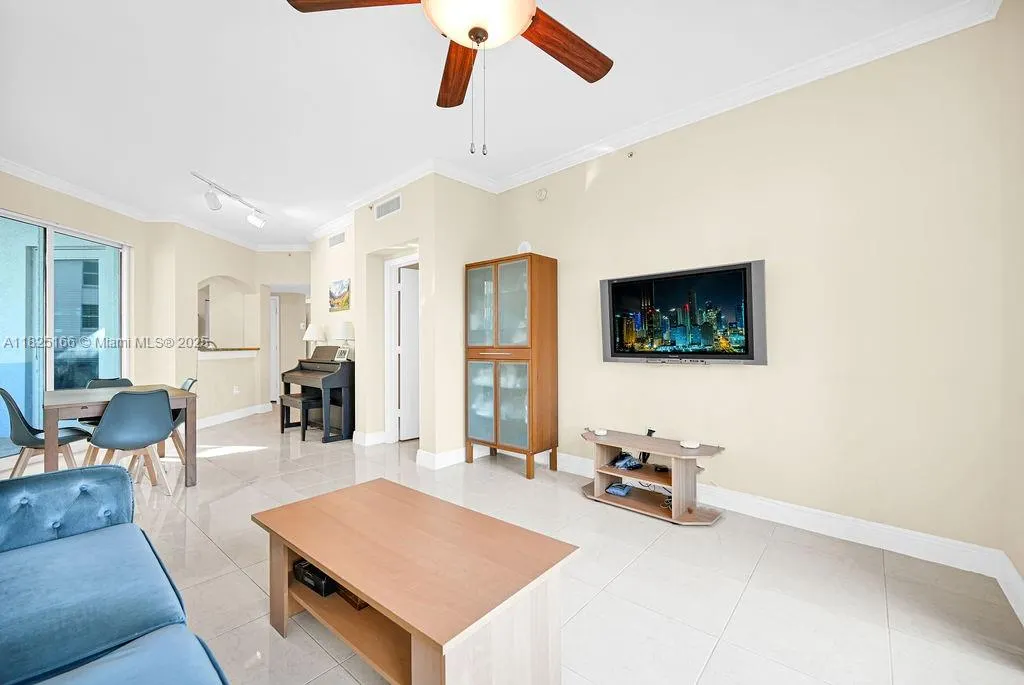 9201 Collins Ave, #225