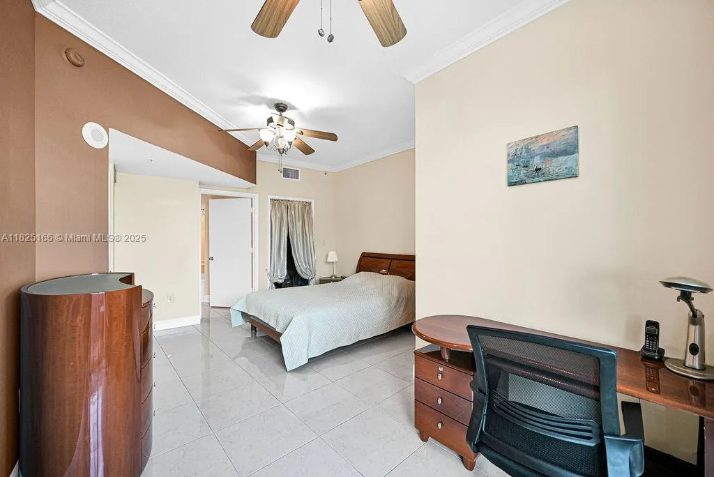 9201 Collins Ave, #225