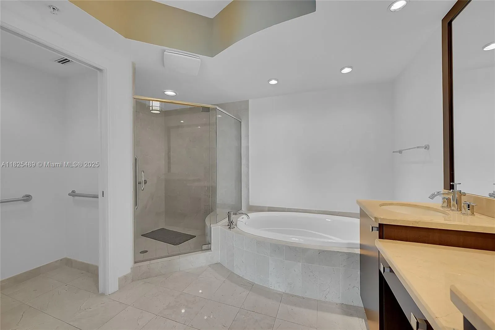 1 N Ocean Blvd, #1211
