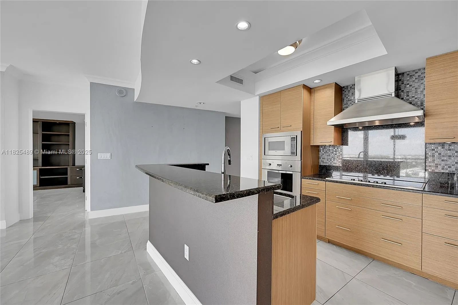 1 N Ocean Blvd, #1211