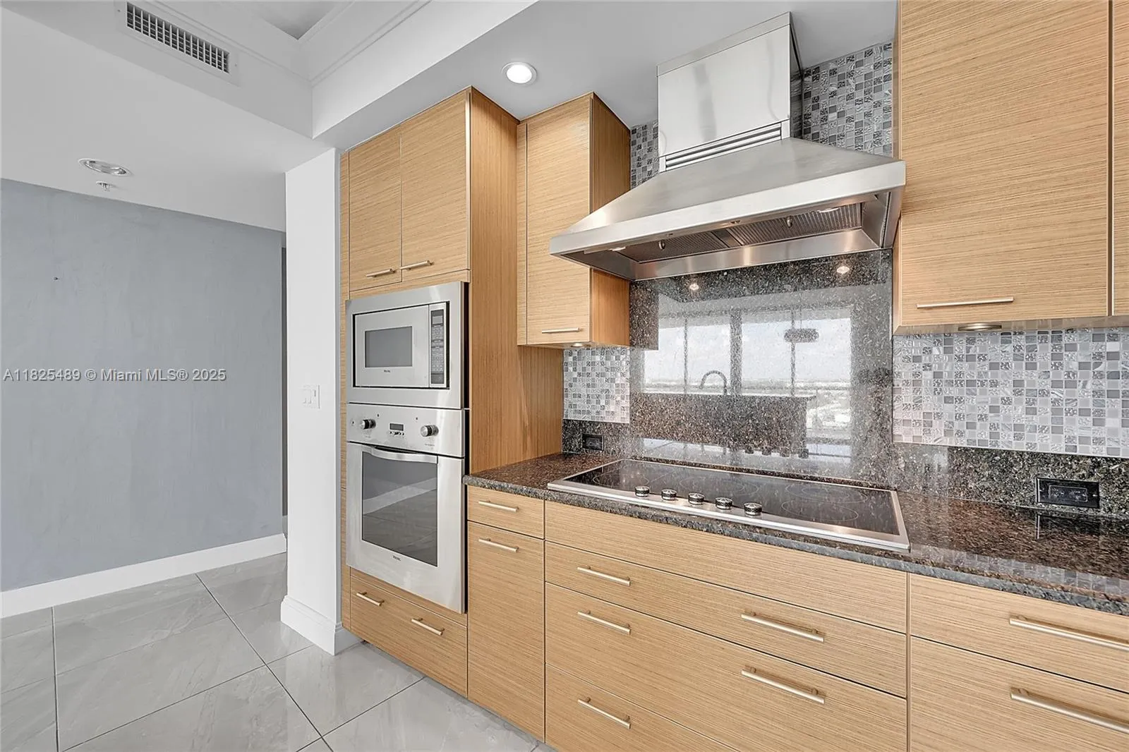1 N Ocean Blvd, #1211