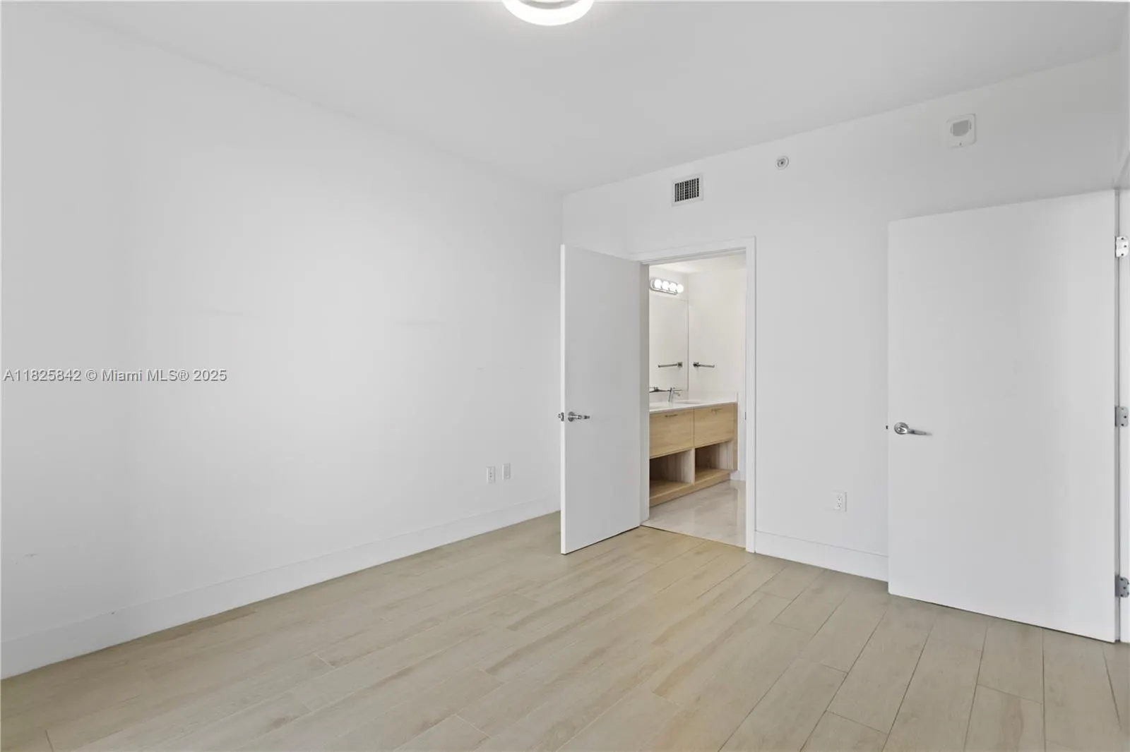 16385 Biscayne Blvd, #1918
