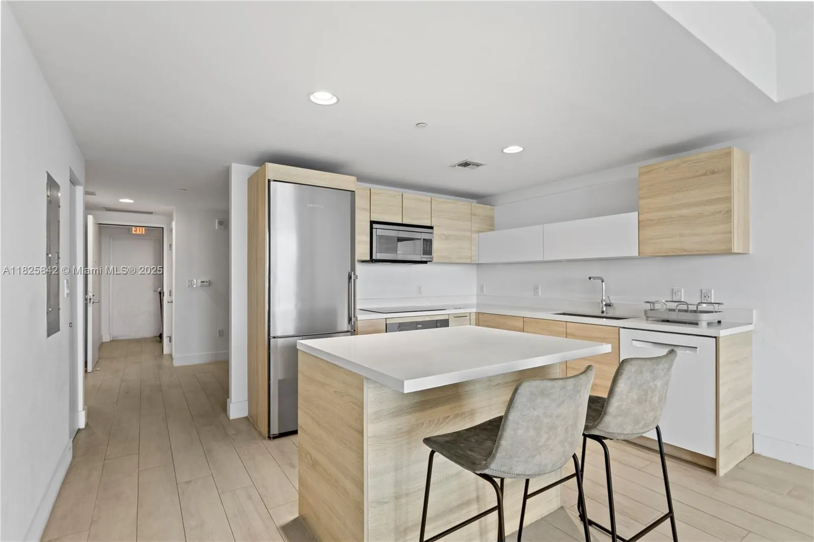 16385 Biscayne Blvd, #1918