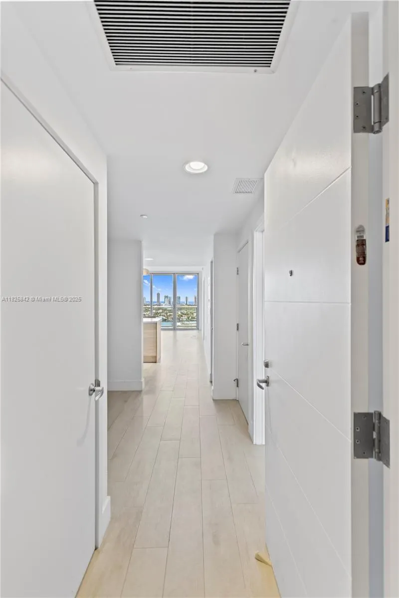 16385 Biscayne Blvd, #1918