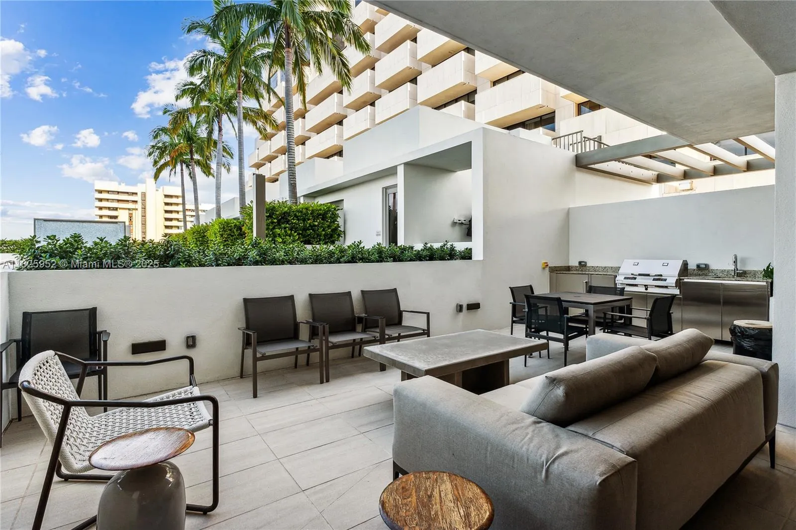 515 Valencia Ave, #301