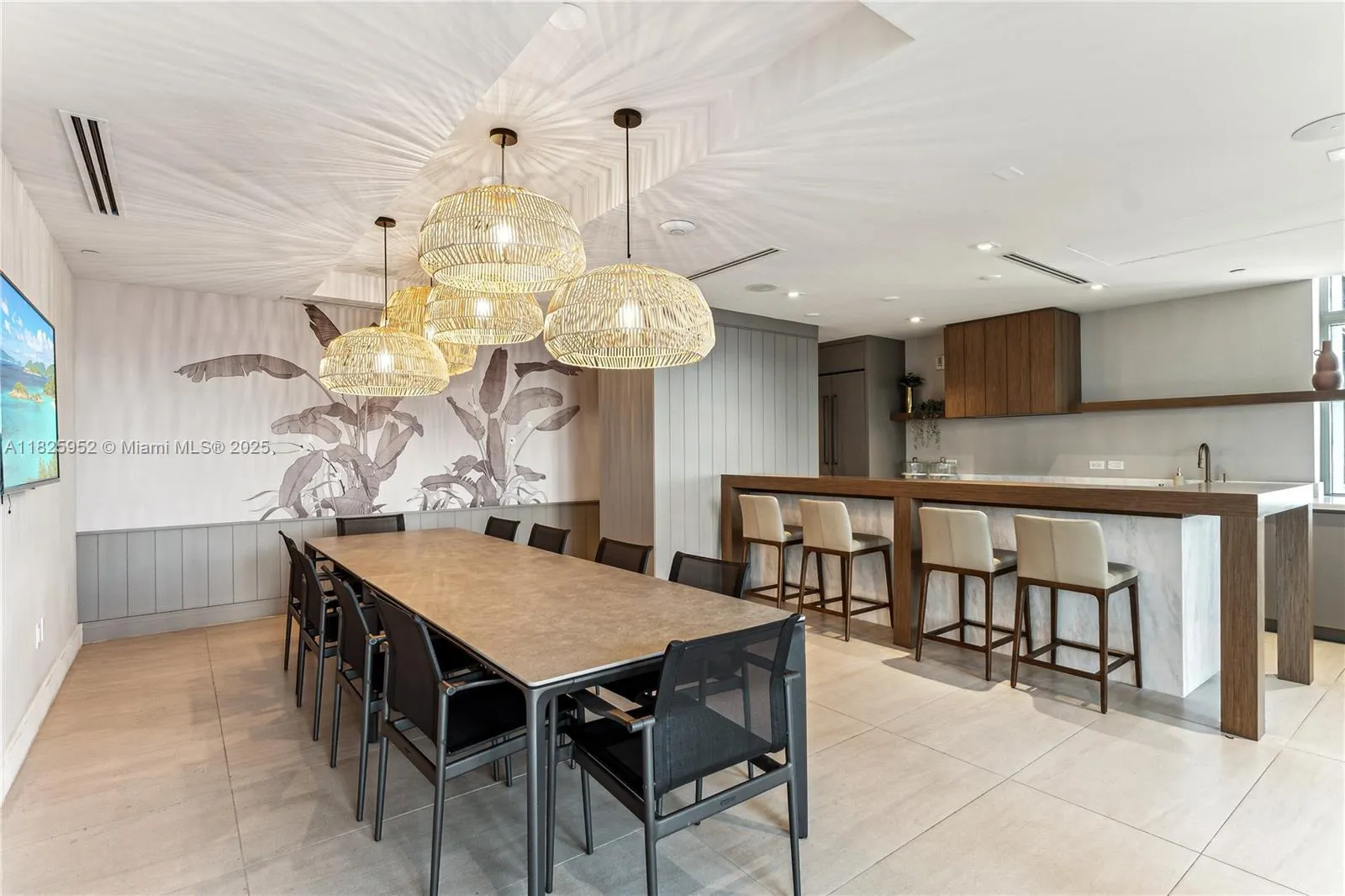 515 Valencia Ave, #301