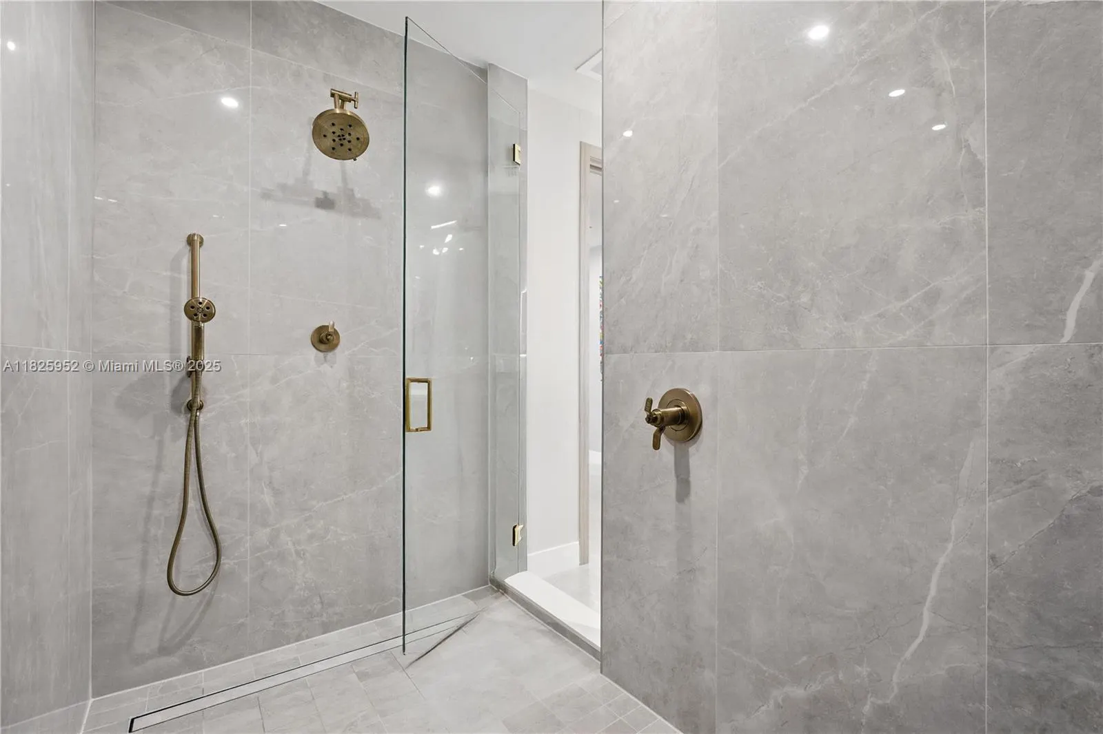 515 Valencia Ave, #301