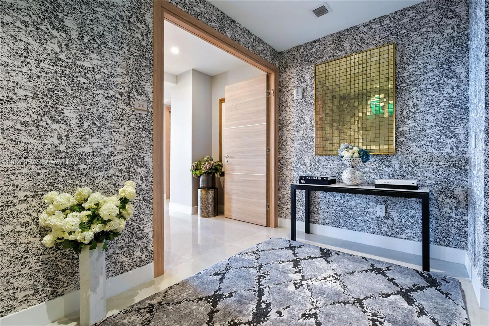 515 Valencia Ave, #301