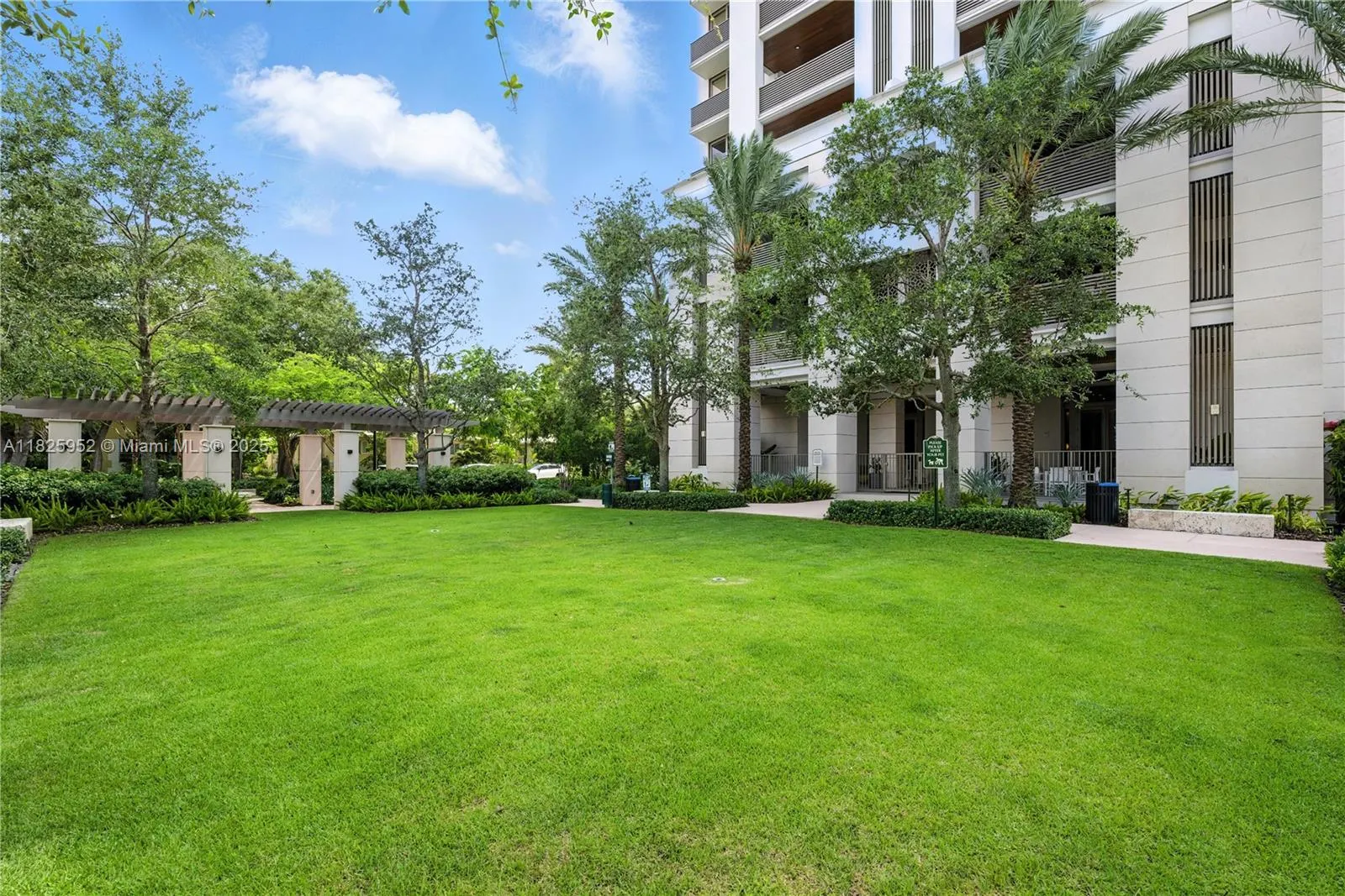 515 Valencia Ave, #301