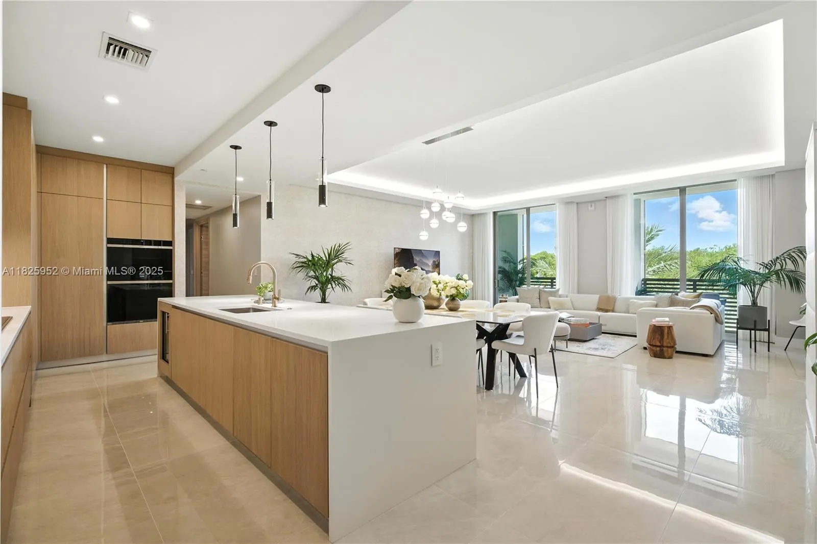515 Valencia Ave, #301