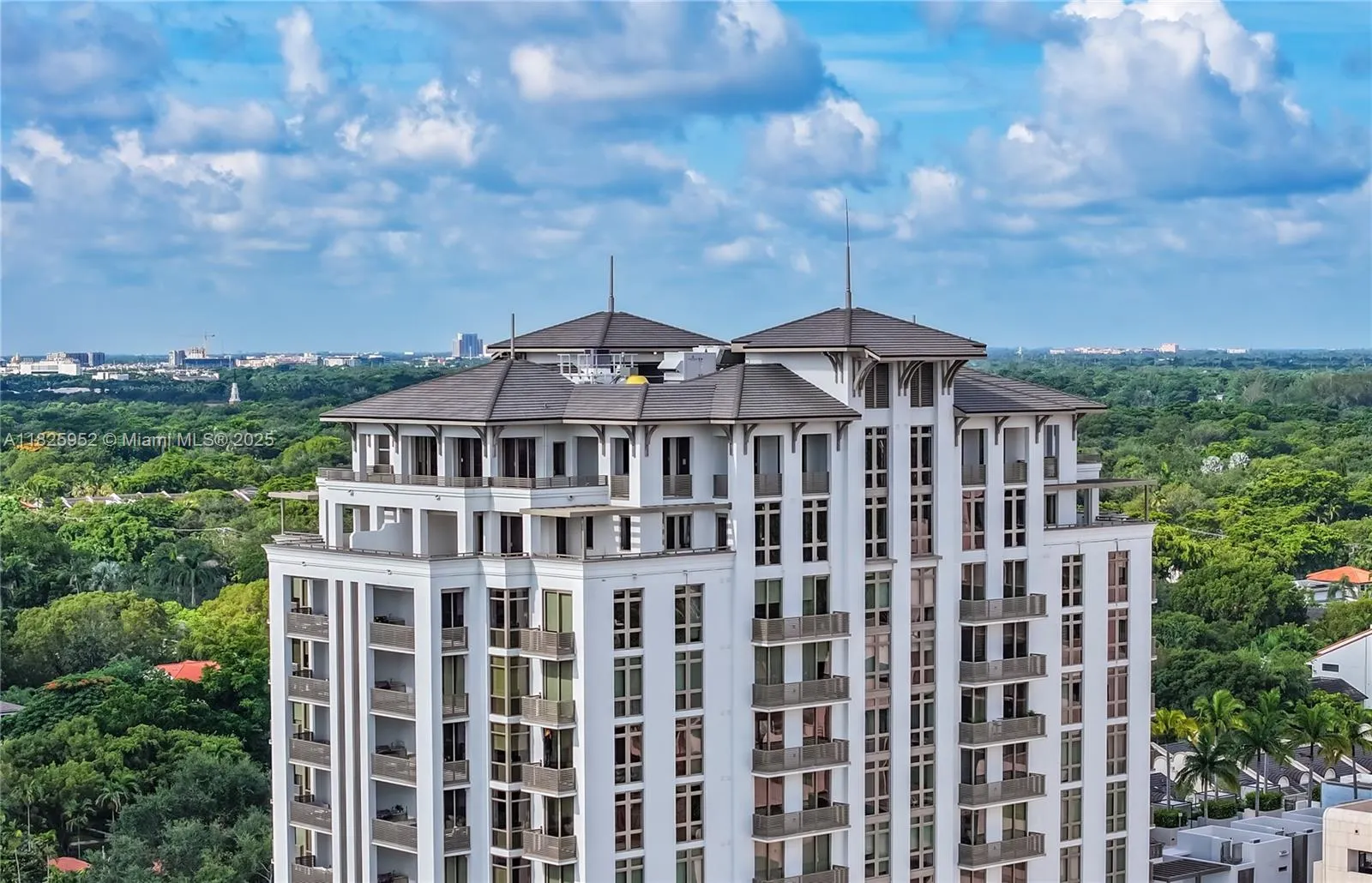 515 Valencia Ave, #301