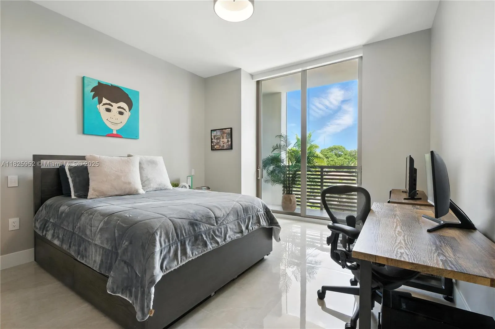 515 Valencia Ave, #301