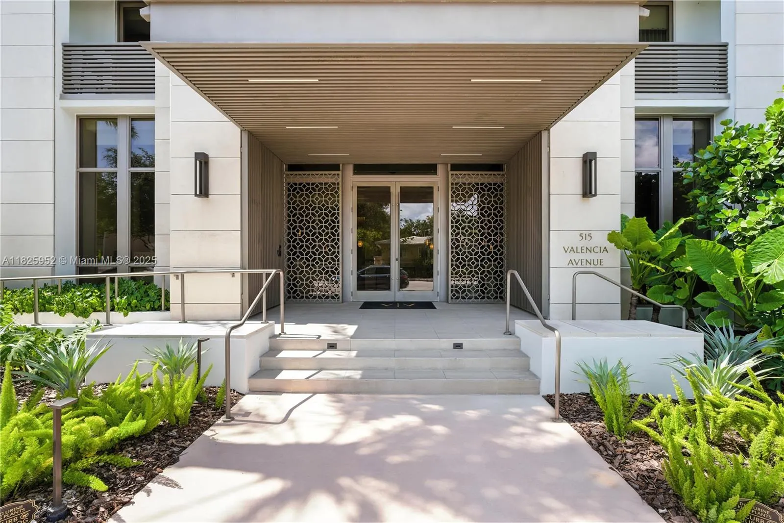 515 Valencia Ave, #301