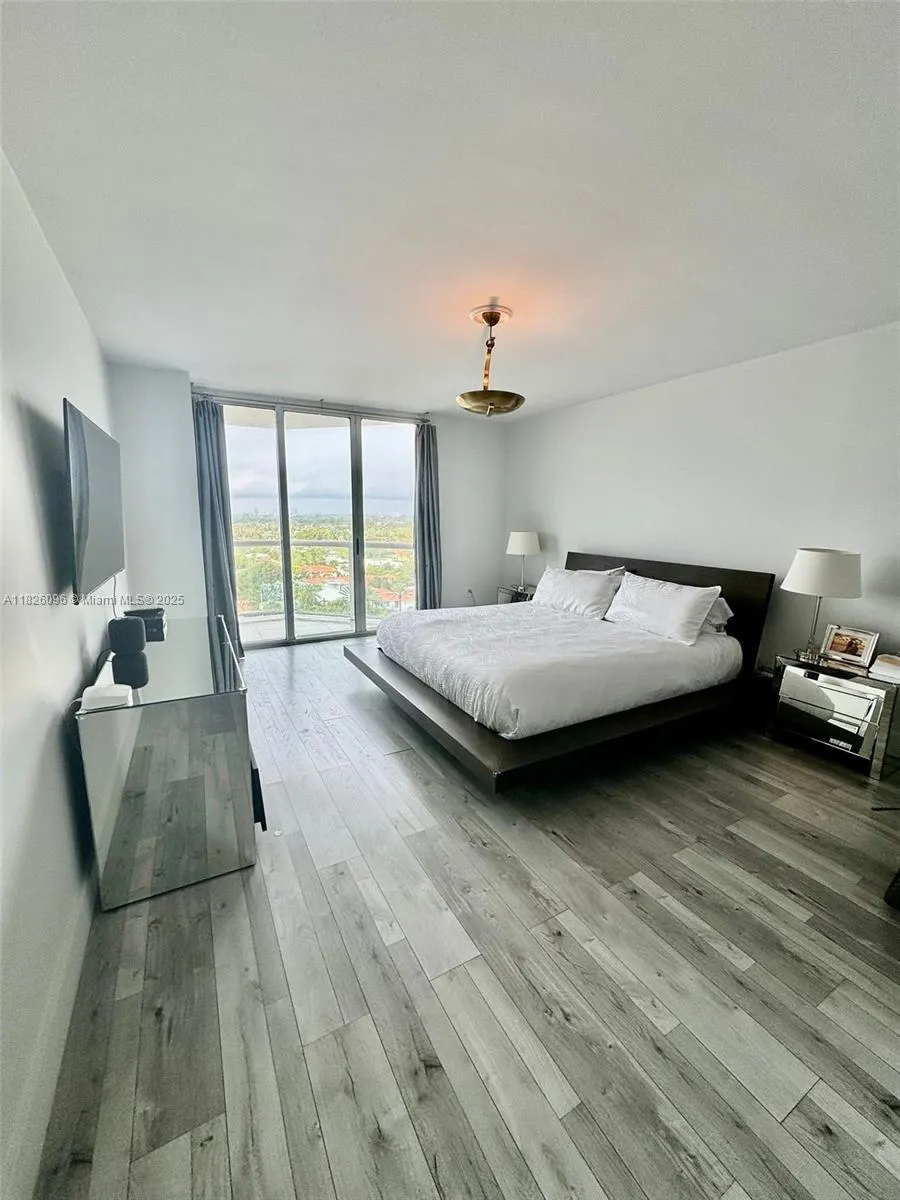 8925 Collins Ave, #9G