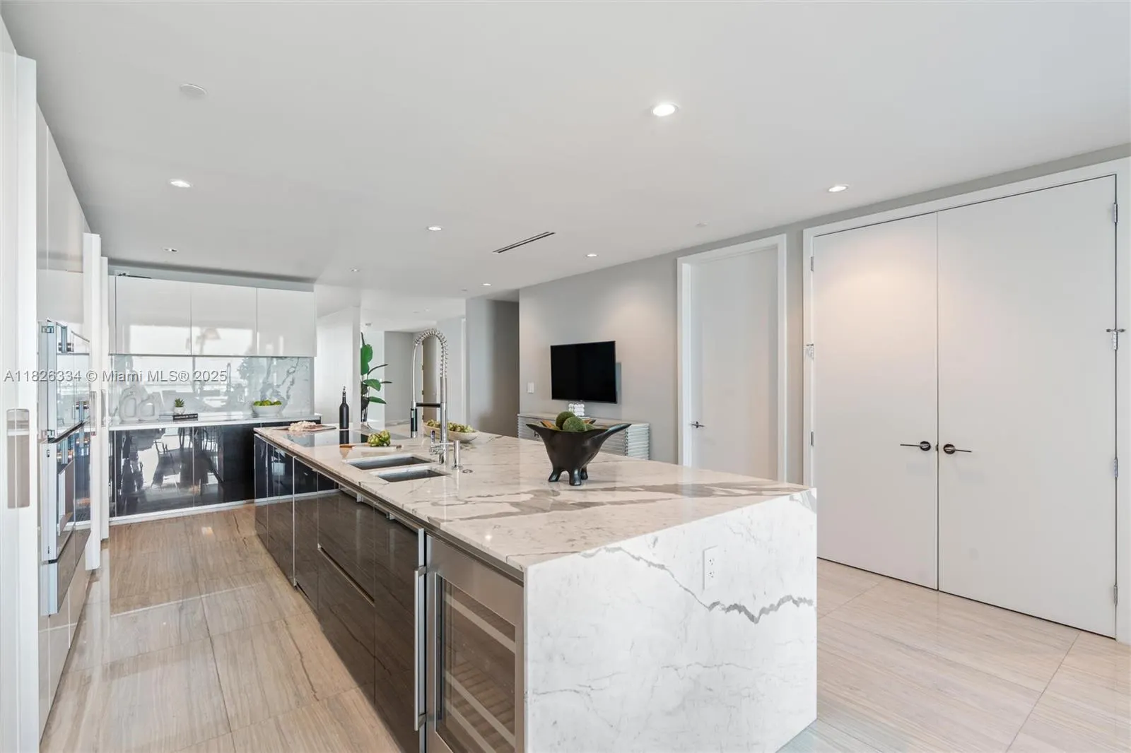 10203 Collins Ave, #1603