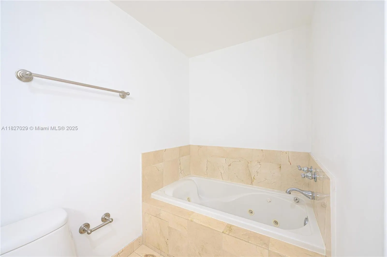 2030 S Douglas Rd, #807