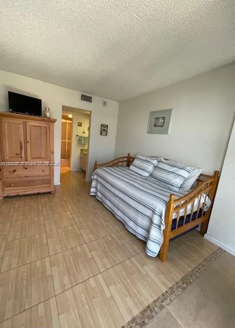 525 N Ocean Blvd, #1017