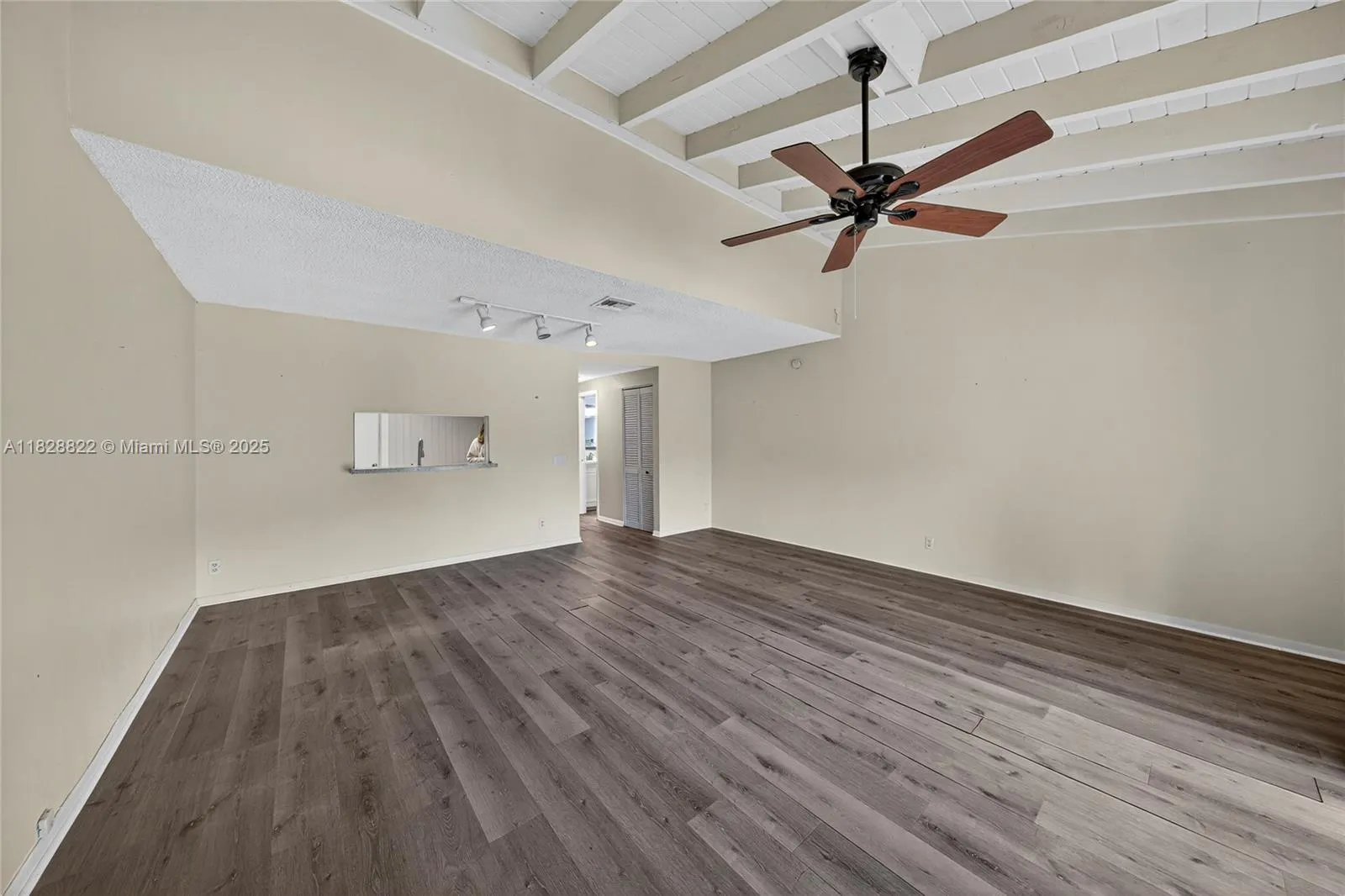 9086 Vineyard Lake Dr