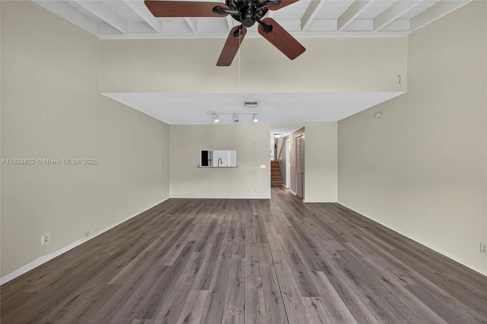 9086 Vineyard Lake Dr