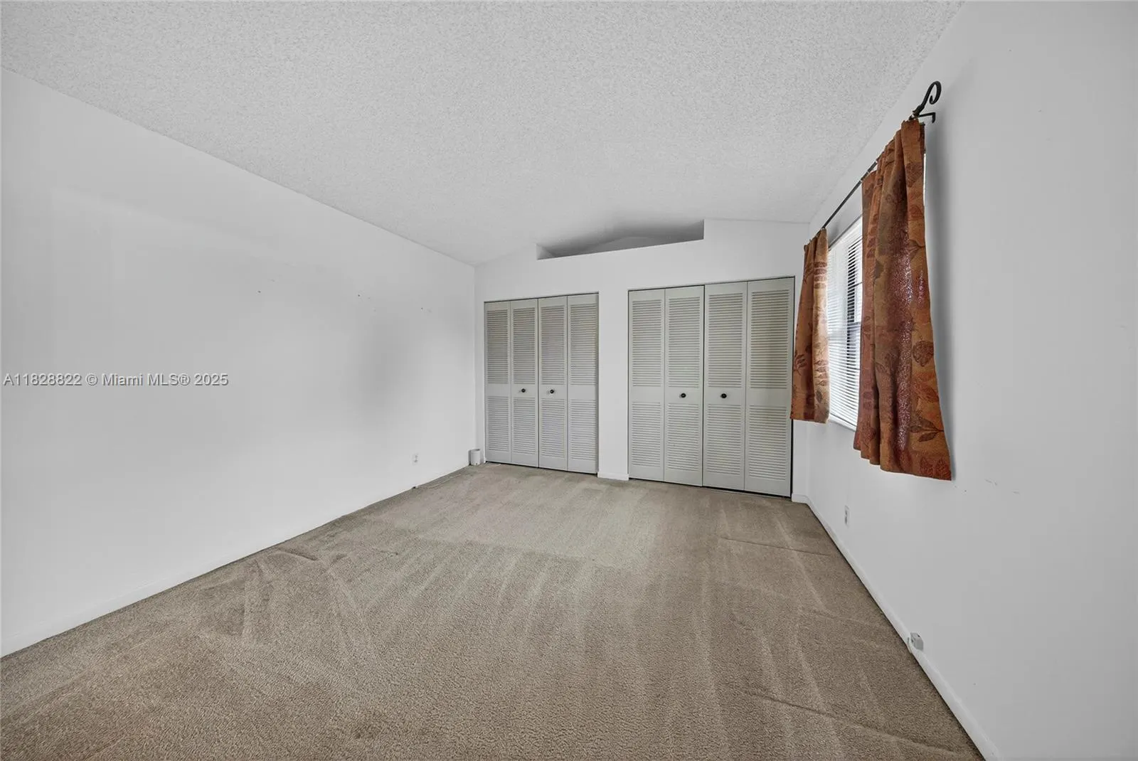 9086 Vineyard Lake Dr