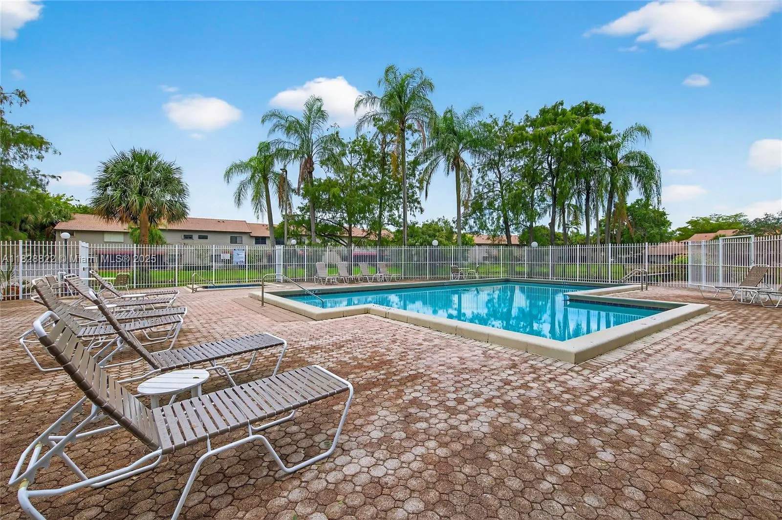 9086 Vineyard Lake Dr