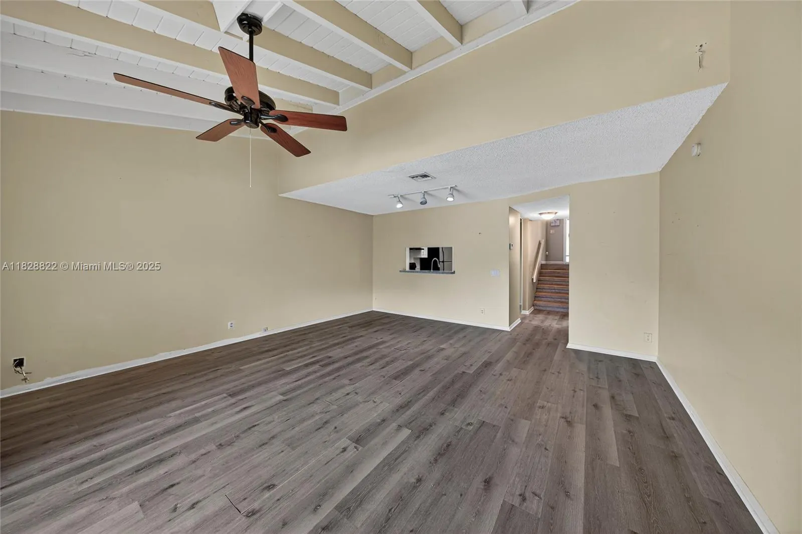 9086 Vineyard Lake Dr