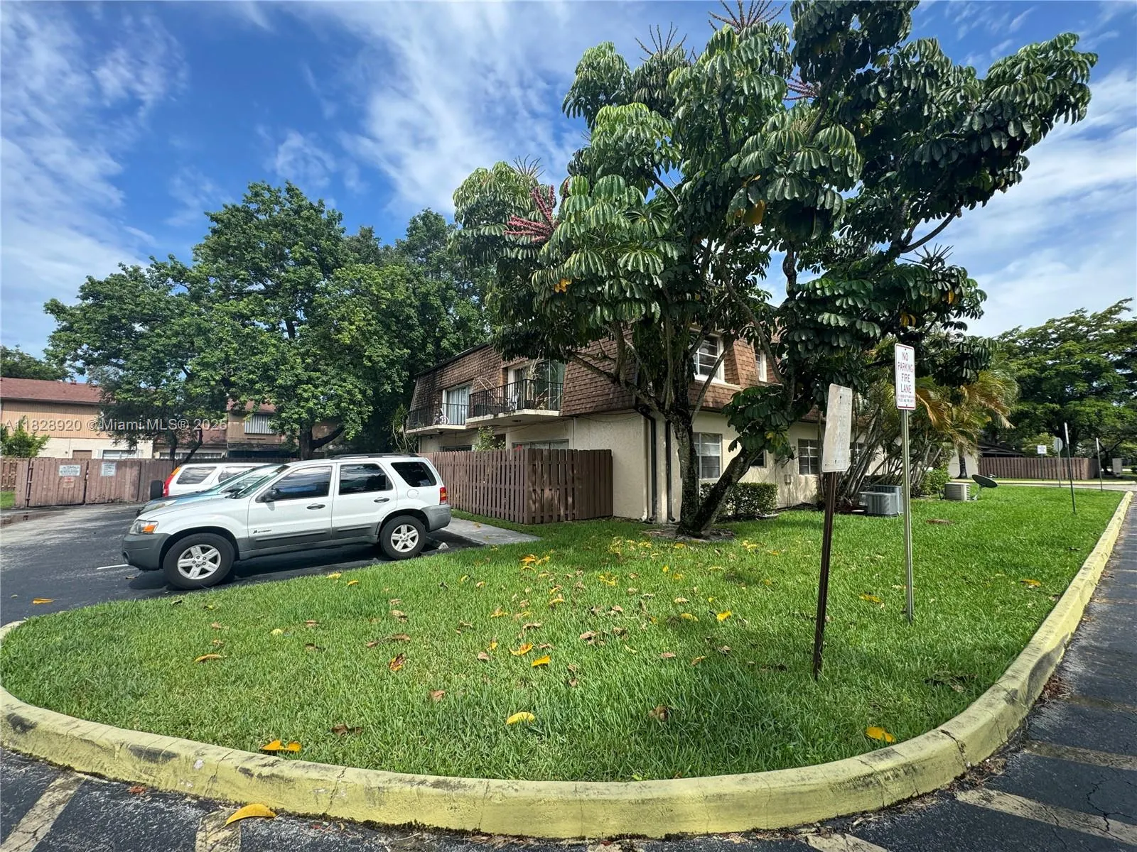 7523 W Sunrise Blvd, #B2