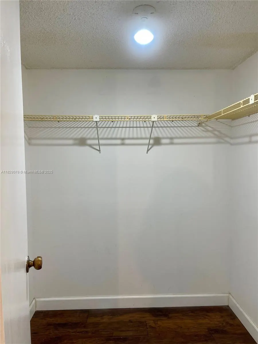 430 Commodore Dr, #301