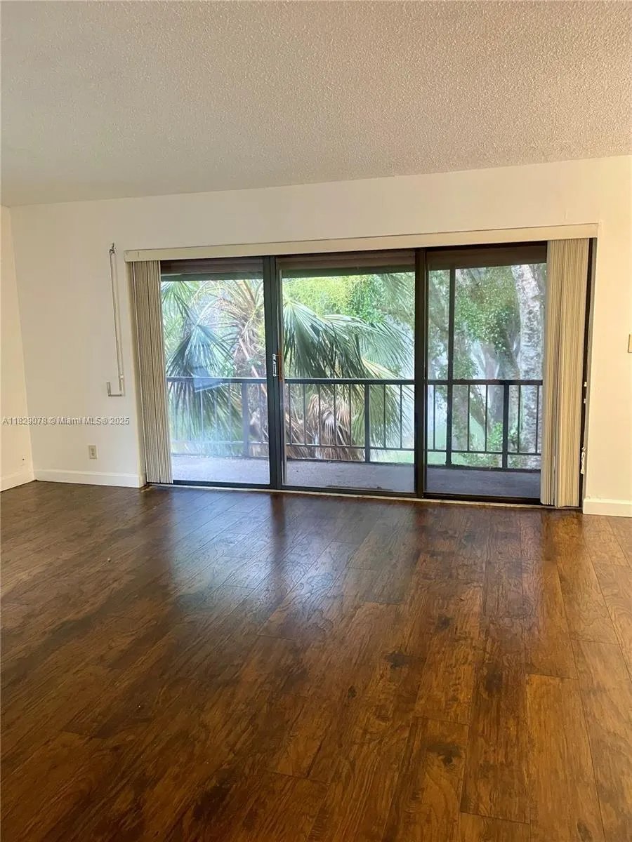 430 Commodore Dr, #301