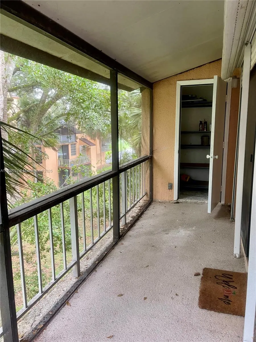 430 Commodore Dr, #301