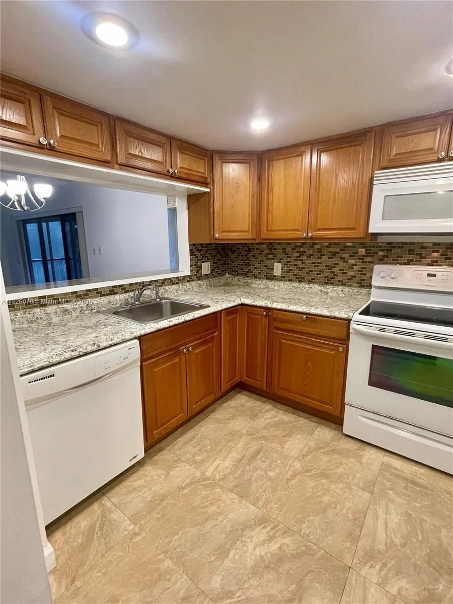 430 Commodore Dr, #301
