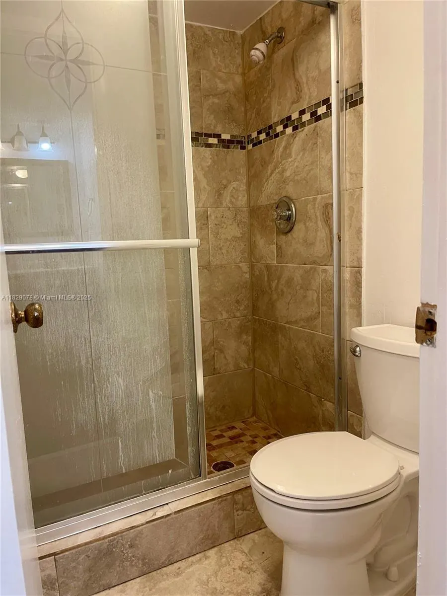 430 Commodore Dr, #301