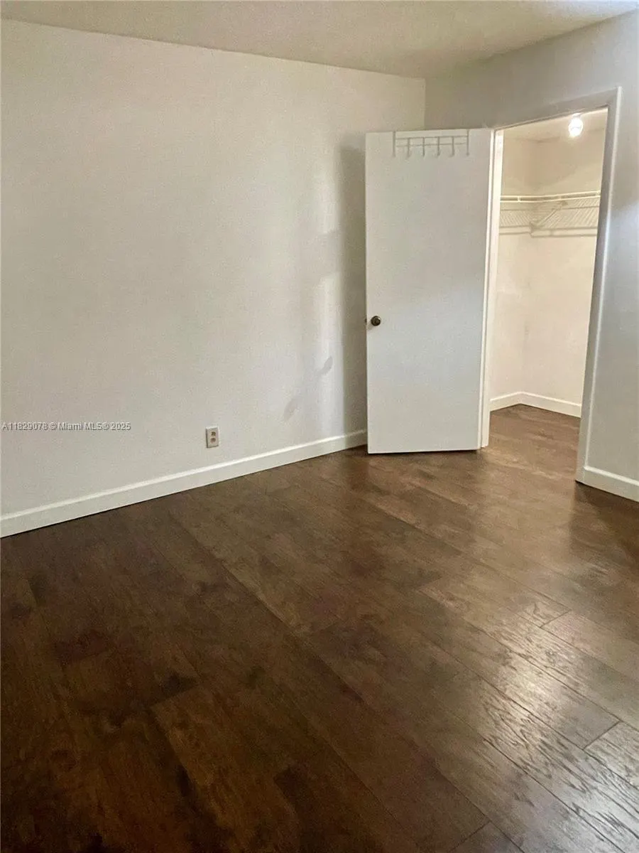 430 Commodore Dr, #301