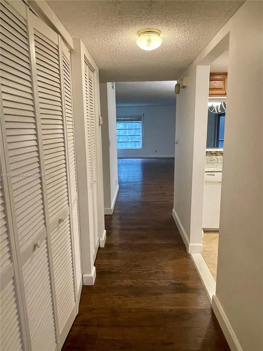 430 Commodore Dr, #301