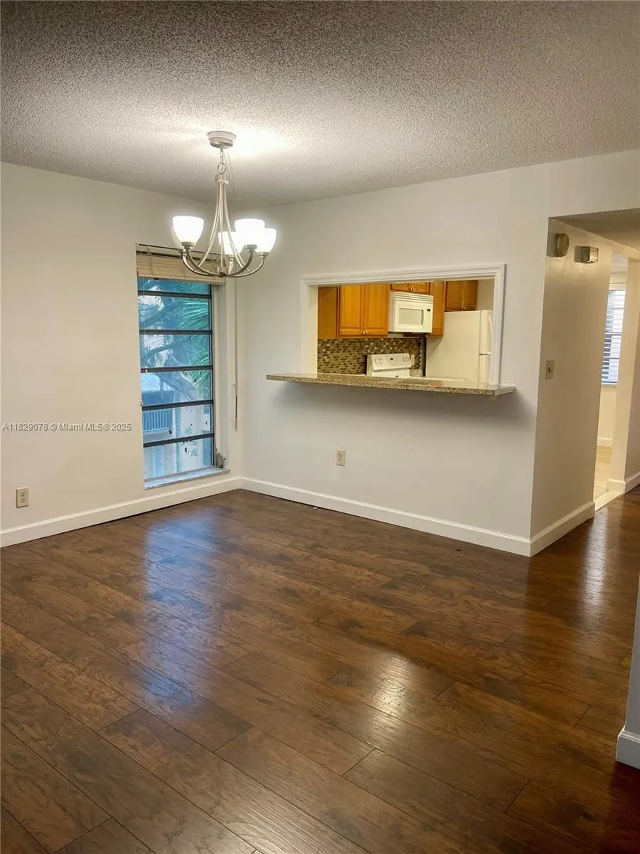 430 Commodore Dr, #301