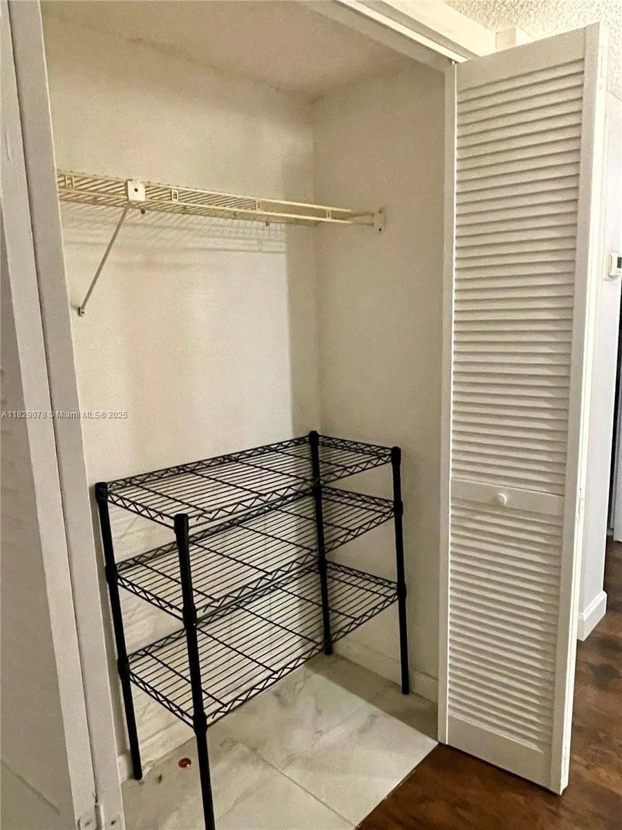 430 Commodore Dr, #301