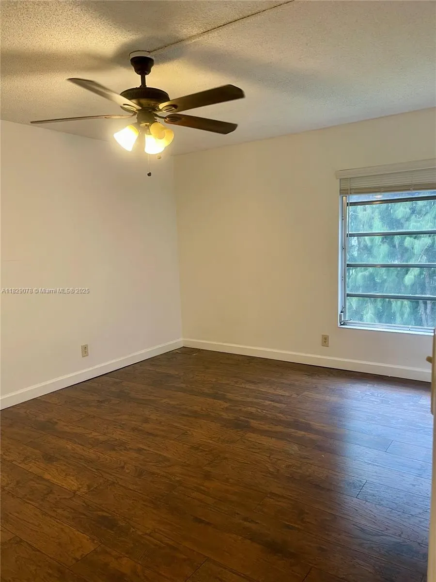 430 Commodore Dr, #301