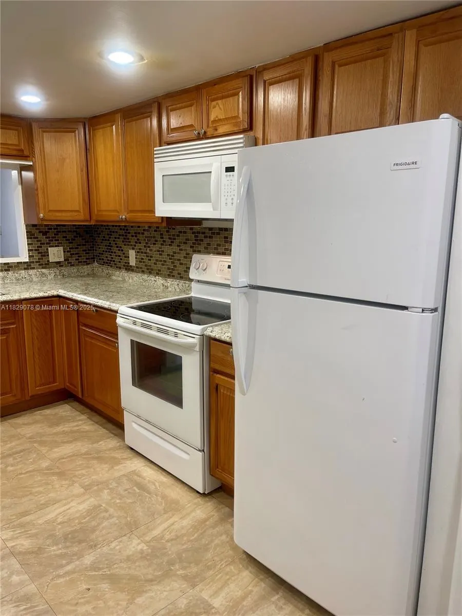430 Commodore Dr, #301