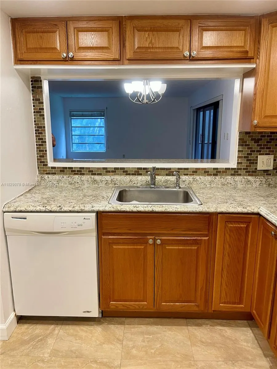 430 Commodore Dr, #301