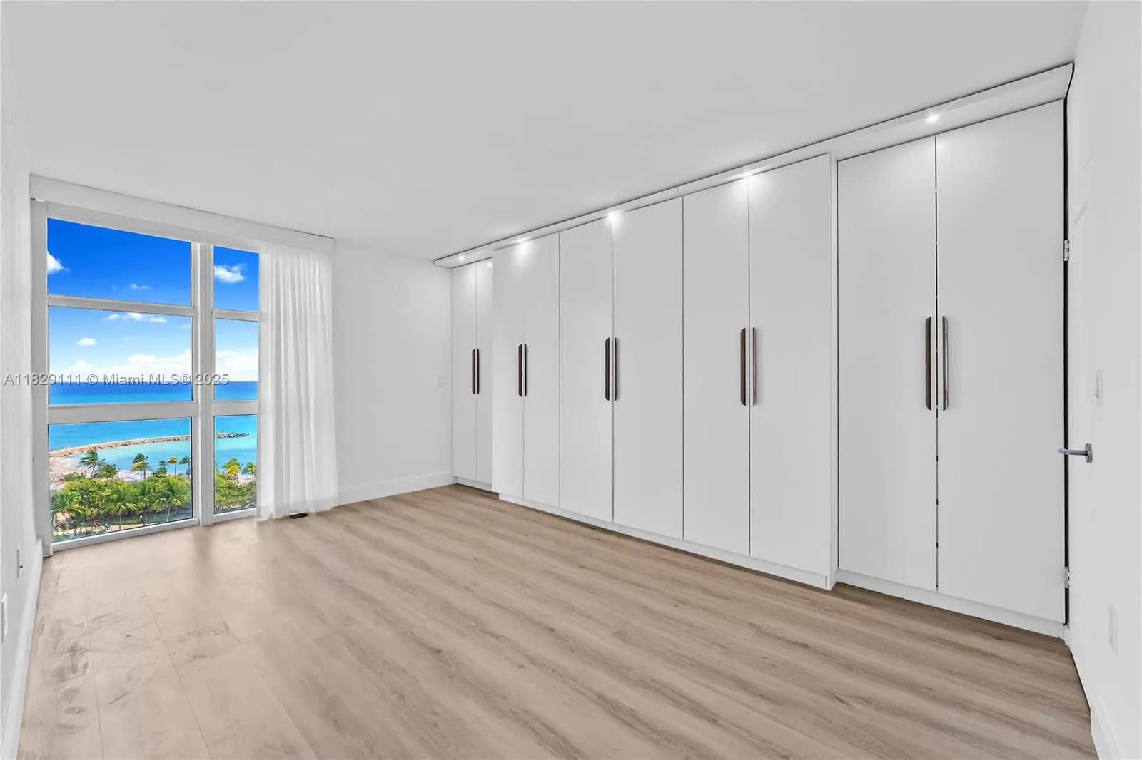 10275 Collins Ave, #1035