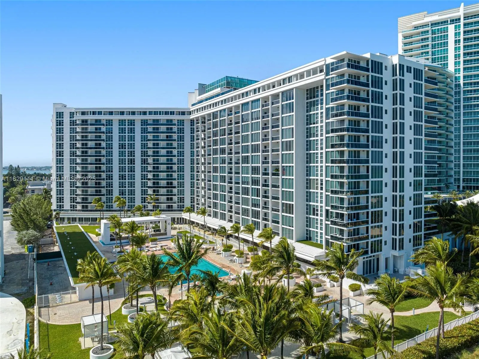 10275 Collins Ave, #1035